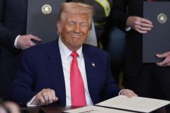 特朗普提交任内首份财报 